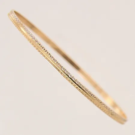 Armring med dekor, Ø62mm, bredd 3mm, något skev, 18K  Vikt: 6,3 g