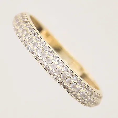 Ring med vita stenar, stl 18, bredd 2-3mm, repig skena, 14K  Vikt: 1,8 g