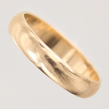 Ring, stl 15¾, bredd 3mm, gravyr, 18K  Vikt: 2,4 g