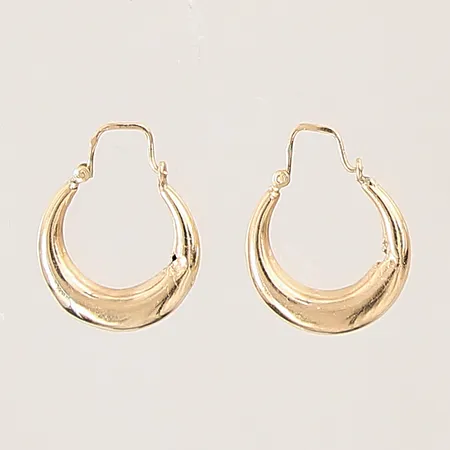 Ett par örhängen, Ø9,1mm, bredd: 1,6-4mm, defekta, 18K  Vikt: 1,4 g