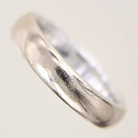 Ring, stl: 19½, bredd: 5mm, repig, vitguld, 18K Vikt: 11 g