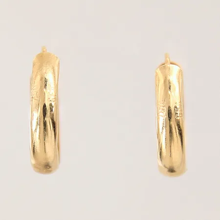 Ett par örhängen creoler, Ø11mm, bredd: 3,4mm, något skeva, 18K  Vikt: 0,6 g