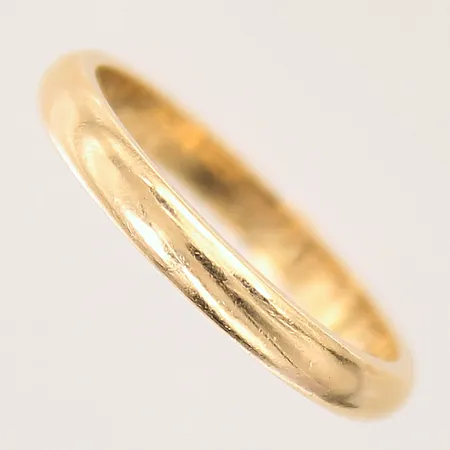 Ring, stl: 18, bredd: 2,8mm, gravyr, 18K  Vikt: 3,4 g