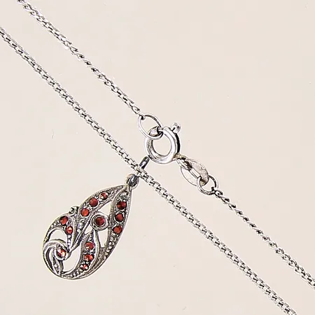 Kedja Pansar, längd 42,5cm, bredd 1,3mm, integrerat hänge med stenar, 24x10mm, silver 830-925/1000  Vikt: 3,3 g