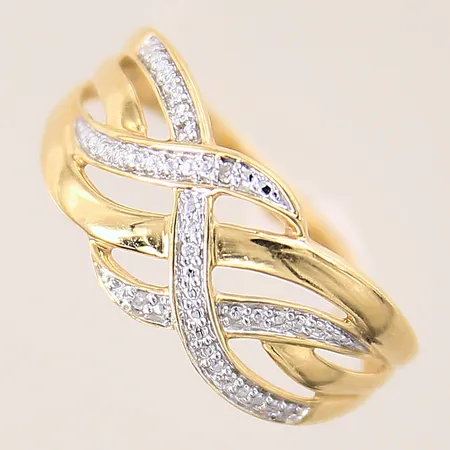 Ring med diamanter 3 x ca 0,005ct, stl 18¼, bredd 2-9mm, 18K  Vikt: 2,4 g