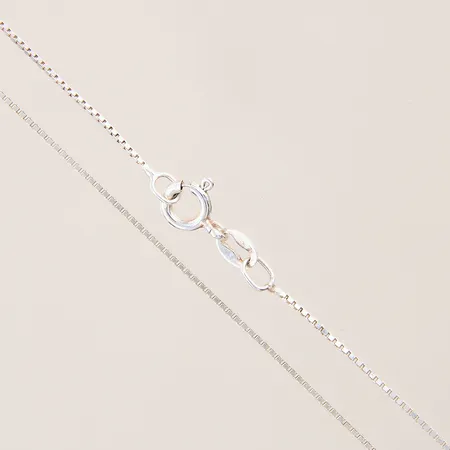 Kedja Venezia, längd 38,5cm, bredd 1mm, bucklig, silver 925/1000 Vikt: 1,5 g