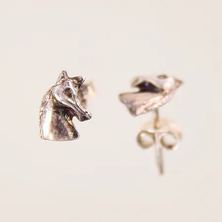 Ett par örhängen, hästhuvud, 8,5x6,5mm, silver 925/1000 Vikt: 0,6 g