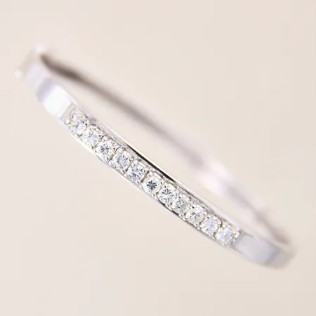 Armring med diamanter 11 x ca 0,10ct, öppningsbar, Ø60x48mm, bredd 4-5mm, vitguld, något repig skena, 18K  Vikt: 17,5 g