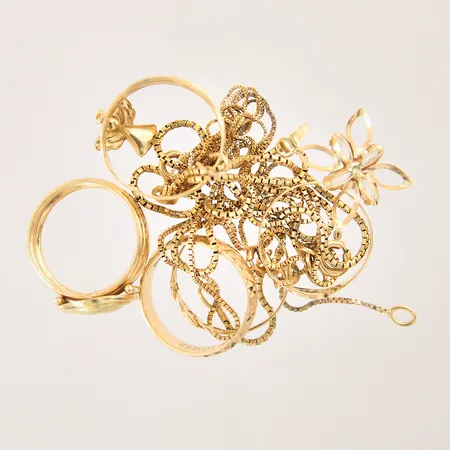 Guldsmycken, med stenar, skevheter, bucklor, gravyr, 18K  Vikt: 21,3 g