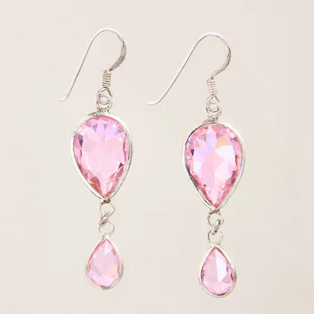 Örhängen med rosa stenar, 48x11,5mm, silver 925/1000 Vikt: 5,8 g