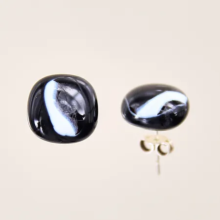 Ett par örhängen med plastdetaljer, 15x12mm, silver 925/1000 Vikt: 2,9 g