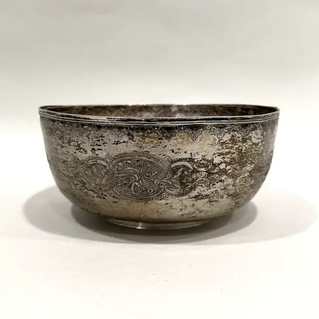 Skål med dekor, Ø21cm, höjd ca9cm, gravyr, defekt, otydliga stämplar, 830-925/1000 Vikt: 365 g