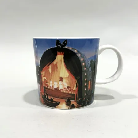 Muminmugg, The Golden Tale, Moomin Valley by Arabia, höjd 8cm, rymmer 0,3L, etikettmärkt, mindre fläckar undertill Skickas med paket.