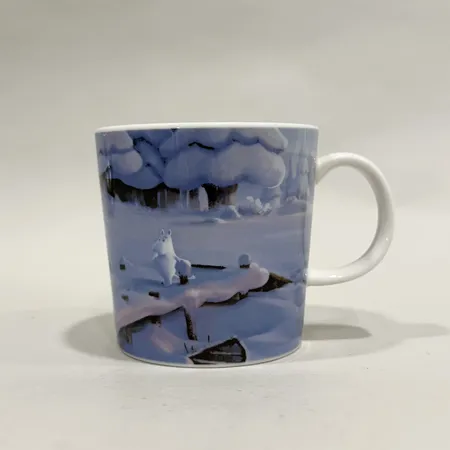 Muminmugg, Midwinter, Moomin Valley by Arabia, höjd 8cm, rymmer 0,3L, etikettmärkt Skickas med paket.