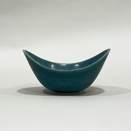 Miniatyr, skål, Gunnar Nylund för Rörstrand, ARO, längd 10cm, höjd ca 5cm, stengods, signerad, smärre nagg, mindre tillverkningsfel Skickas med paket.