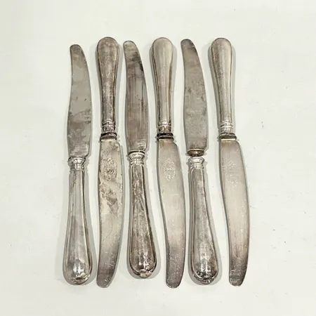 Bordsknivar 6st, längd 22cm, modell Svensk, lagningar mellan skaft och blad, repiga, silver 830/1000 Vikt: 275,1 g