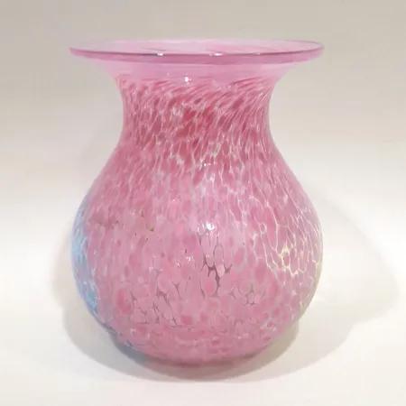 Vas, formgivare Ulrica Hydman-Vallien för Kosta Boda, Artist Collection, signerad, numrerad: 47867, höjd 12cm, ytslitage Skickas med paket.