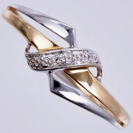 Ring med diamant ca 1x0,005ct, 8/8-slipning, GHA stl: 18, bredd ca 1-7mm, 18K Vikt: 1,6 g