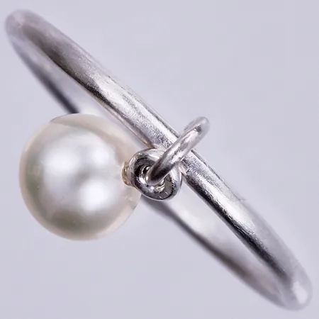 Ring med odlad pärla Ø 5mm, stl: 16½, Jane Koenig, 925/1000 silver Vikt: 1,4 g