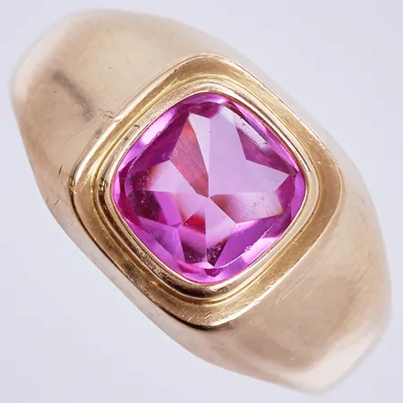 Ring med rosa sten, stl: 17, bredd: ca 2-9mm, 18K Vikt: 2,7 g