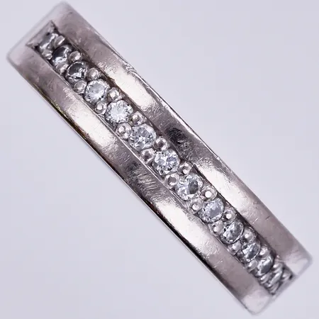 Ring med diamanter ca totalt 0,28ct, graverad, 17½, bredd ca 4mm, 18K Vikt: 8 g