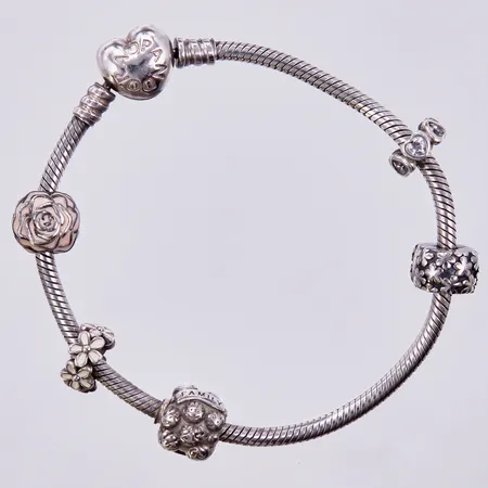 Armband Pandora, med 5 Berlocker, längd ca 17,5cm, silver Vikt: 29,3 g