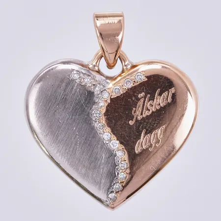 Hänge hjärta med diamanter 17xca0,01ct, gravyr: "Älskar dagg/Martin", längd: ca 3,2cm, bredd: ca 29mm, 18K Vikt: 40,1 g