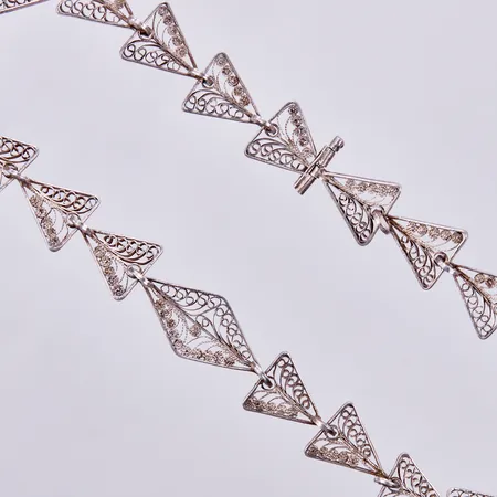 Collier, längd: ca 34,5cm, bredd: ca 14mm, 830/1000 silver Vikt: 23,2 g