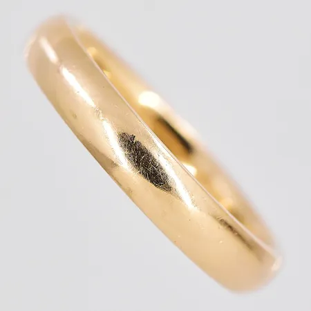 Ring, stl 17½, bredd 3,5mm, personlig gravyr, 18K Vikt: 4,4 g