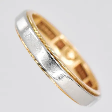 Ring, stl 16¾, bredd 3,5mm, personlig gravyr, tvåfärgad, 18K Vikt: 3,9 g