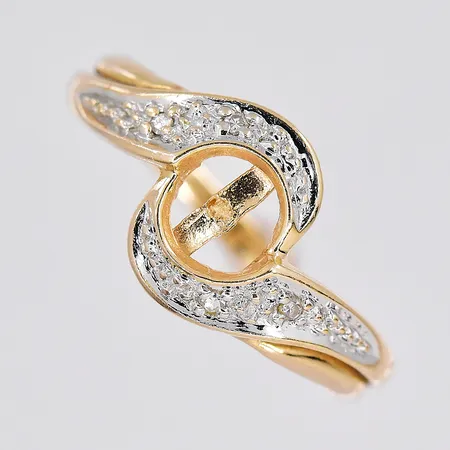 Ring, stl 18, defekt, mittsten saknas, 14K Vikt: 1,8 g