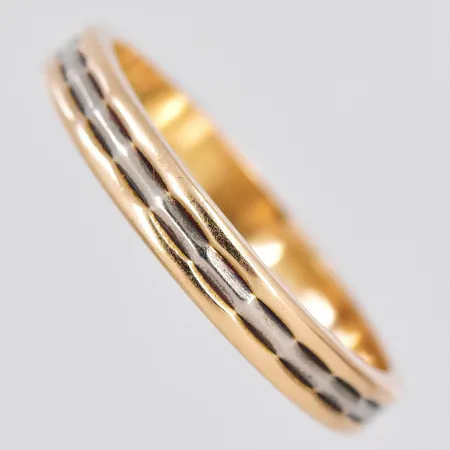 Ring, stl 21¼, bredd 3,6mm, tvåfärgad, personlig gravyr, 18K Vikt: 5,6 g