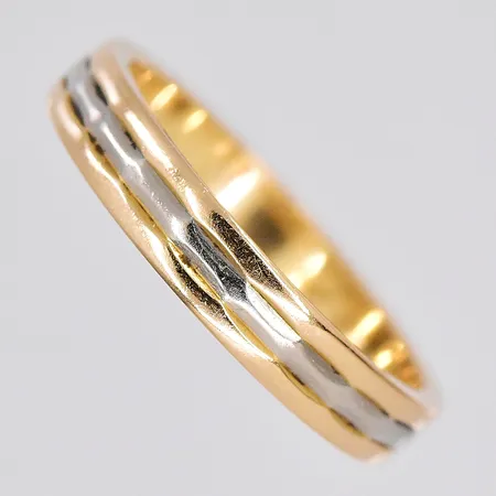 Ring, stl 16¾, bredd 3,4mm, tvåfärgad, personlig gravyr, 18K Vikt: 3,4 g
