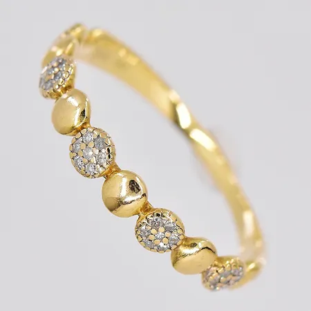 Ring, stl 18, ovandel bredd 3,2mm, vita stenar, GHA, 18K Vikt: 2,2 g