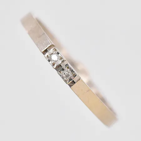Ring vitguld, diamanter 2x0,01ct, stl 18, 18K Vikt: 1,2 g