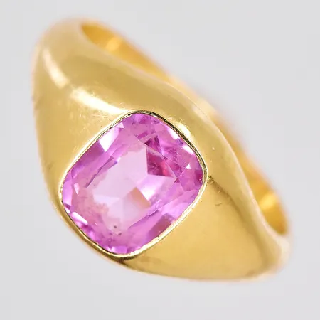 Ring, stl 19½, rosa sten, ovandel bredd 11,4mm, 18K Vikt: 9,6 g
