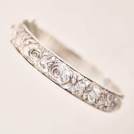 Armring med dekor, Ø55mm, öppningsbar, säkerhetskedja, silver 830/1000 Vikt: 10,7 g