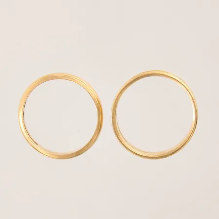 Ringar, två stycken, repor, gravyrer, 18K  Vikt: 10,8 g