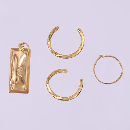 Skrotguld, defekt, 18K.  Vikt: 2,5 g