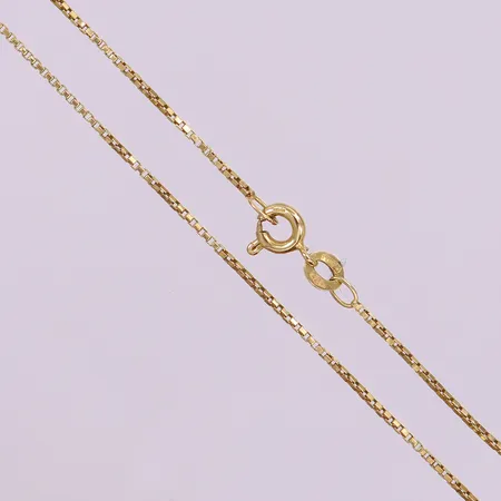 Kedja Venezia, ca 42cm, bredd 1mm, vridna länkar. 18K  Vikt: 3 g