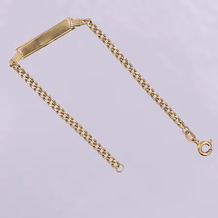 Armband med platta, längd 16cm, bredd 3-4,5mm, något bucklig, 18K.  Vikt: 2,2 g