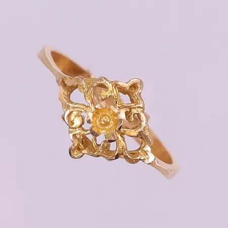 Ring, stl 18½, bredd 2-11mm, något skev. 18K Vikt: 2,3 g