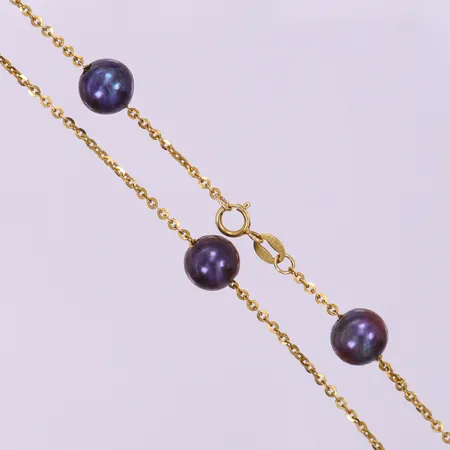 Collier med färgade odlade pärlor, längd 44cm , bredd 1-8mm, 18K.  Vikt: 8,3 g