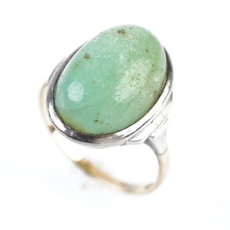 Ring m grön sten, stl 17½(54), bredd 17mm, 18k Vikt: 4,7 g