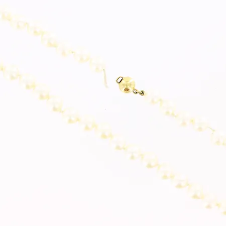 Pärlcollier, odlade saltvattenspärlor Ø6mm, 41cm, kullås i 18K, i behov av omträdning, del av lås saknas. bruttovikt 22,9gram Vikt: 22,9 g