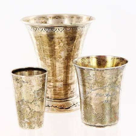 3 bägare/pokaler, 6cm, 7cm, 10,5cm, gravyrer, defekter, silver 830/1000. Vikt: 175,3 g