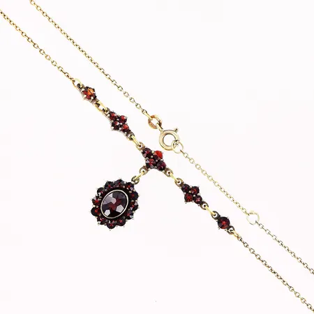 Collier med granater 42cm, 45cm, bredd 1-6mm, hängdel 20x14mm, förgyllt, silver 830/1000. Vikt: 6 g