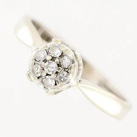 Ring, diamanter 7 x ,02ct, slitage på infattning, vitguld, 18K Vikt: 3,9 g