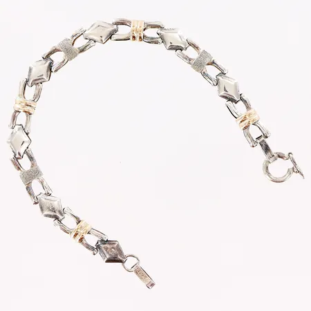 Armband 19cm, bredd 7mm, förgyllda detaljer, smärre skevheter, syratestat för silver, stämpel 950/1000. Vikt: 10,7 g