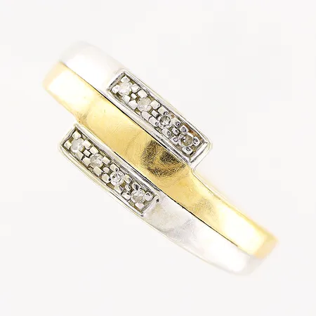 Ring, diamanter 8 x ca 0,005ct, stl 17¾, något skev skena, 18K Vikt: 2,2 g